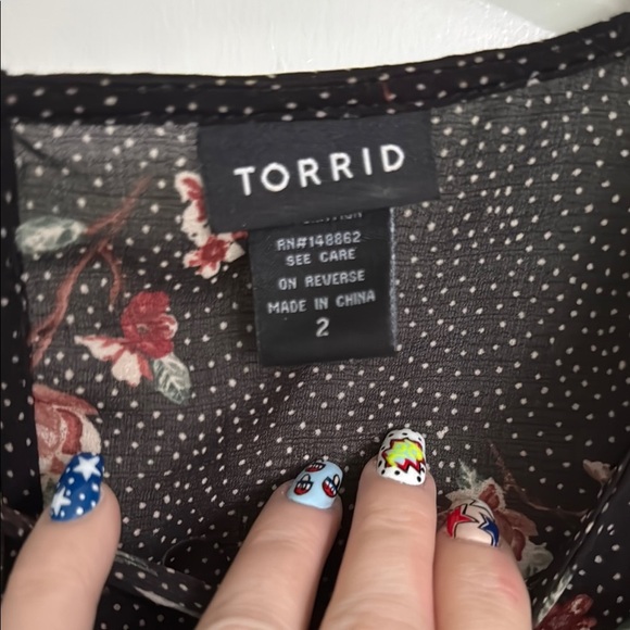 Torrid beautiful Bell Sleeve Ruffled Tunic - Picture 2 of 10